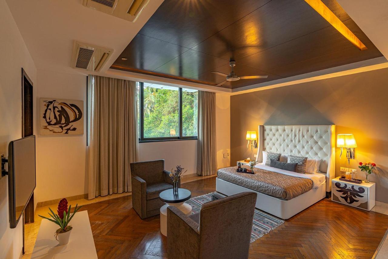 Oceanic Sunsets With River View, Comp Breakfast & Infinity Pool At Stayvista Verem Exterior photo