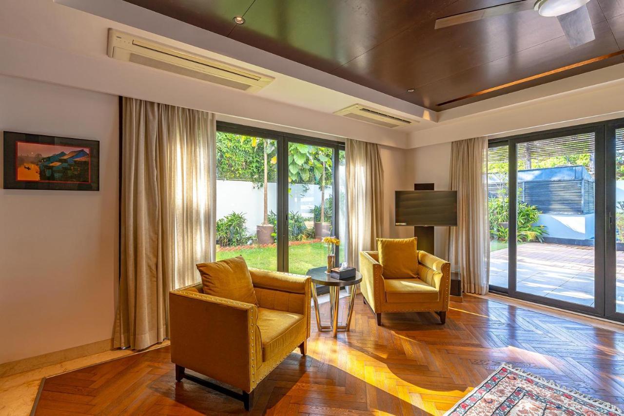 Oceanic Sunsets With River View, Comp Breakfast & Infinity Pool At Stayvista Verem Exterior photo
