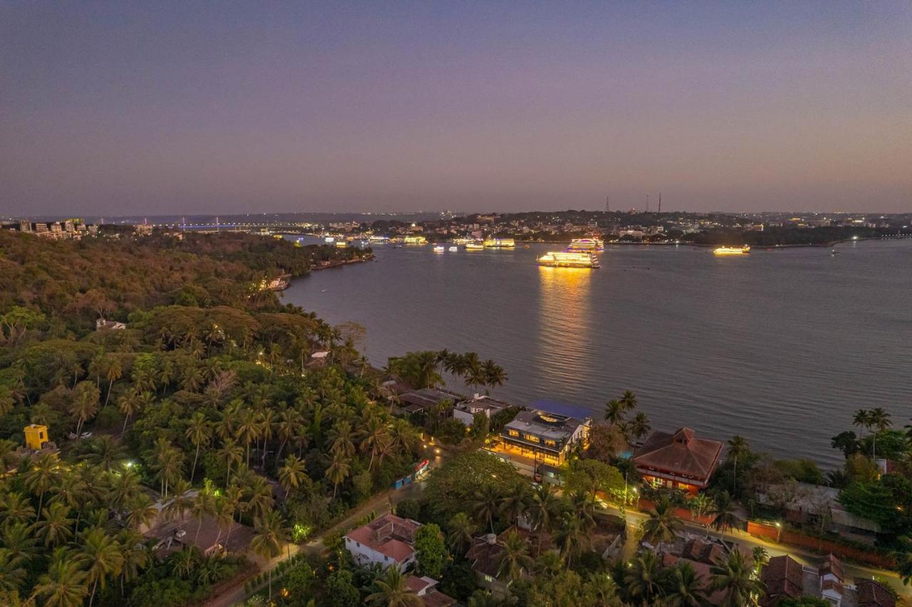 Oceanic Sunsets With River View, Comp Breakfast & Infinity Pool At Stayvista Verem Exterior photo